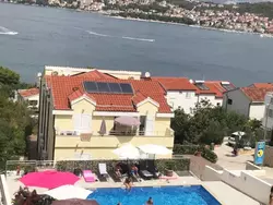 Bild zur gratis inserierten Ferienwohnung Appartment für 2 Personen mit Pool, Okrug Gornji.