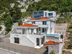 Bild zur gratis inserierten Ferienwohnung mit Privatpool für 8 Personen + 2 Kinder ca. 450 m&sup2; in Bast, Dalmatien (G.