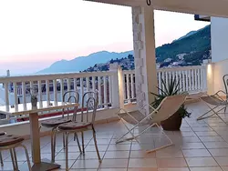 Bild zur gratis inserierten Ferienwohnung mit Blick auf das Wasser.