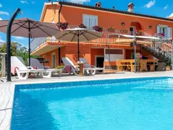 Bild zur gratis inserierten Ferienwohnung Haus Orange - Familienfreundliche Lage mit Pool.