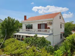 Bild zur gratis inserierten Ferienwohnung Apartment Bijelic - mit Balkon, 480 m vom Meer.