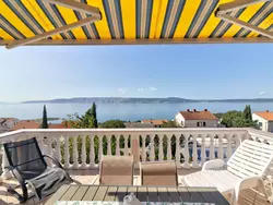 Bild zur gratis inserierten Ferienwohnung Wohnung für 6 Personen mit Panoramablick aufs Meer.