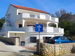 Bild zur gratis inserierten Ferienwohnung Große Wohnung in Mandre mit Grill und Terrasse.