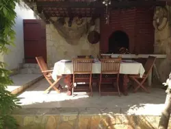 Bild zur gratis inserierten Ferienwohnung mit Garten, Grill und Terrasse.