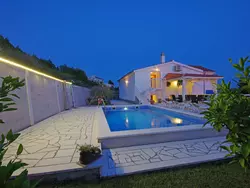 Bild zur gratis inserierten Ferienwohnung Villa Martina Matea große Villa mit beheiztem Pool.