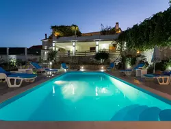 Bild zur gratis inserierten Ferienwohnung Ferienvilla "Lucian" mit Blick auf das Wasser.