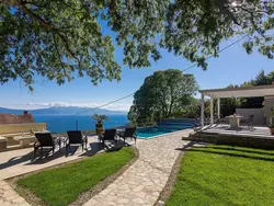 Bild zur gratis inserierten Ferienwohnung Schönes Steinhaus mit beheiztem Pool, Terrasse mit Meerblicl in ruhige Lage.