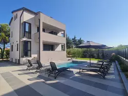 Bild zur gratis inserierten Ferienwohnung Villa "Val 22" mit Pool, Fitness und Sauna.