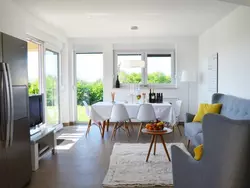 Bild zur gratis inserierten Ferienwohnung mit Blick auf das Wasser.