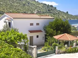 Bild zur gratis inserierten Ferienwohnung Wohnung "Ivka 1" mit Blick auf das Wasser.