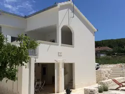 Bild zur gratis inserierten Ferienwohnung Finca mit Blick auf das Wasser.