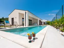 Bild zur gratis inserierten Ferienwohnung Echo villa, Istra, Pool Jacuzzi, BBQ, Haustierfreundlich.