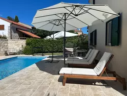 Bild zur gratis inserierten Ferienwohnung Neues Ferienhaus in Krnica mit Privatem Pool.