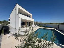 Bild zur gratis inserierten Ferienwohnung Neue Villa Angelo mit Sauna und beheiztem Pool.