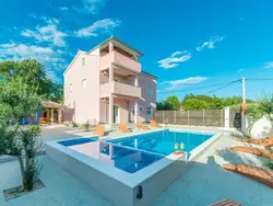 Bild zur gratis inserierten Ferienwohnung Villa Luce für 9 Personen und 1 Kind.