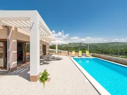 Bild zur gratis inserierten Ferienwohnung Villa Longfield mit privaten Pool und Sauna.