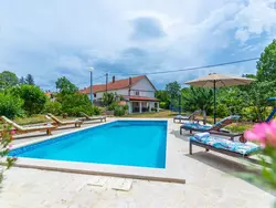 Bild zur gratis inserierten Ferienwohnung Villa Mia Flora mit Pool.