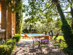 Bild zur gratis inserierten Ferienwohnung Traditionelles Steinhaus mit privatem beheiztem Pool.