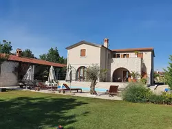 Bild zur gratis inserierten Ferienwohnung Charmante Villa Histra mit Pool und großem Garten.