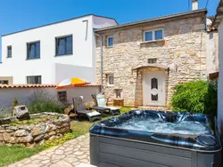 Bild zur gratis inserierten Ferienwohnung "Lilo Lavender" mit Whirlpool.