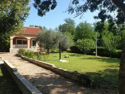 Bild zur gratis inserierten Ferienwohnung Am Fluss gelegenes Haus mit Galerieschlafplätzen.