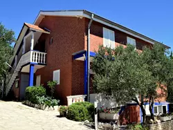 Bild zur gratis inserierten Ferienwohnung für sechs Personen mit Terrasse im Erdgeschoss gelegen.