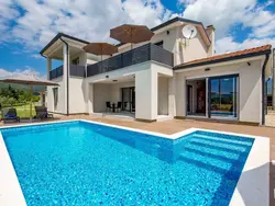 Bild zur gratis inserierten Ferienwohnung Schönes Haus für 8 Personen mit großem Schwimmbad.