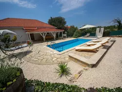 Bild zur gratis inserierten Ferienwohnung Gemütliche Villa Gabriel mit Schwimmbad.