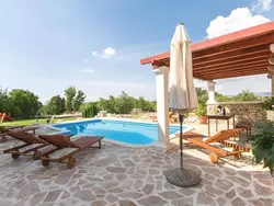 Bild zur gratis inserierten Ferienwohnung Villa Ivy mit perfekter Privatsphäre, Pool, Sauna.