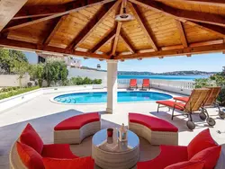 Bild zur gratis inserierten Ferienwohnung Luxuriöses Ferienhaus mit Pool direkt am Meer.