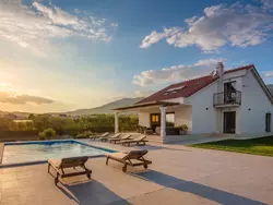 Bild zur gratis inserierten Ferienwohnung Villa "Cvita" mit eigenem Pool.