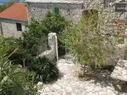 Bild zur gratis inserierten Ferienwohnung Wohnung in Zavala mit schönem Garten.