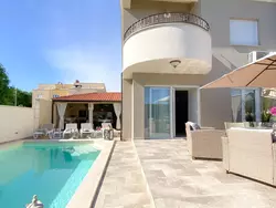 Bild zur gratis inserierten Ferienwohnung mit Privatpool für 6 Personen ca. 105 m&sup2; in Bužinija, Adriaküste Kroatien.