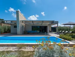 Bild zur gratis inserierten Ferienwohnung Wunderschönes Ferienhaus in Bužinija mit Pool.