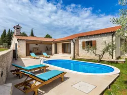 Bild zur gratis inserierten Ferienwohnung in Kavran mit Privatem Pool.