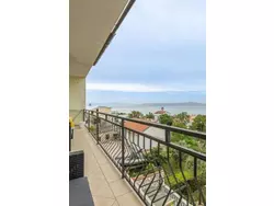 Bild zur gratis inserierten Ferienwohnung Wohnung mit Balkon mit Meerblick.