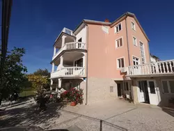 Bild zur gratis inserierten Ferienwohnung Wohnung für 4 Personen mit Balkon.