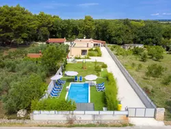 Bild zur gratis inserierten Ferienwohnung Feriensiedlung Stancija Matošić.