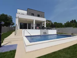 Bild zur gratis inserierten Ferienwohnung Ferienvilla "Luxury Villa Tara" mit beheiztem Pool.