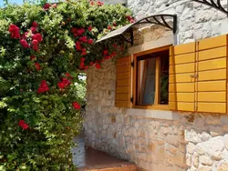 Bild zur gratis inserierten Ferienwohnung mit schönem Garten und Sonnenterrasse.