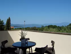 Bild zur gratis inserierten Ferienwohnung mit Blick auf das Wasser.