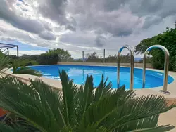 Bild zur gratis inserierten Ferienwohnung Wohnung mit Terrasse.