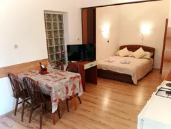 Bild zur gratis inserierten Ferienwohnung Studio-Apartment mit Terrasse und Parkplatz.