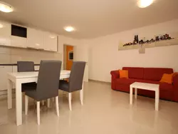 Bild zur gratis inserierten Ferienwohnung Gemütliche Ferienwohnung in Baška mit gemeinsamem Pool und Grill.