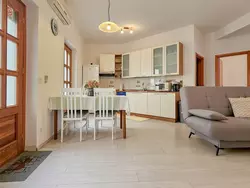 Bild zur gratis inserierten Ferienwohnung mit Blick auf das Wasser.