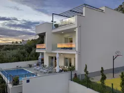 Bild zur gratis inserierten Ferienwohnung Villa inmitten der Natur in ruhiger Lage.