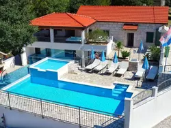 Bild zur gratis inserierten Ferienwohnung Villa Dvori Stipanovi mit beheiztem Pool.