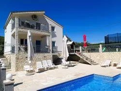 Bild zur gratis inserierten Ferienwohnung mit privatem Pool.