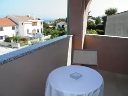 Bild zur gratis inserierten Ferienwohnung Wohnung in Baška mit Eigenem Balkon und Meerblick.
