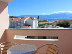 Bild zur gratis inserierten Ferienwohnung Charmantes Appartement in Baška mit Eigenem Balkon.
